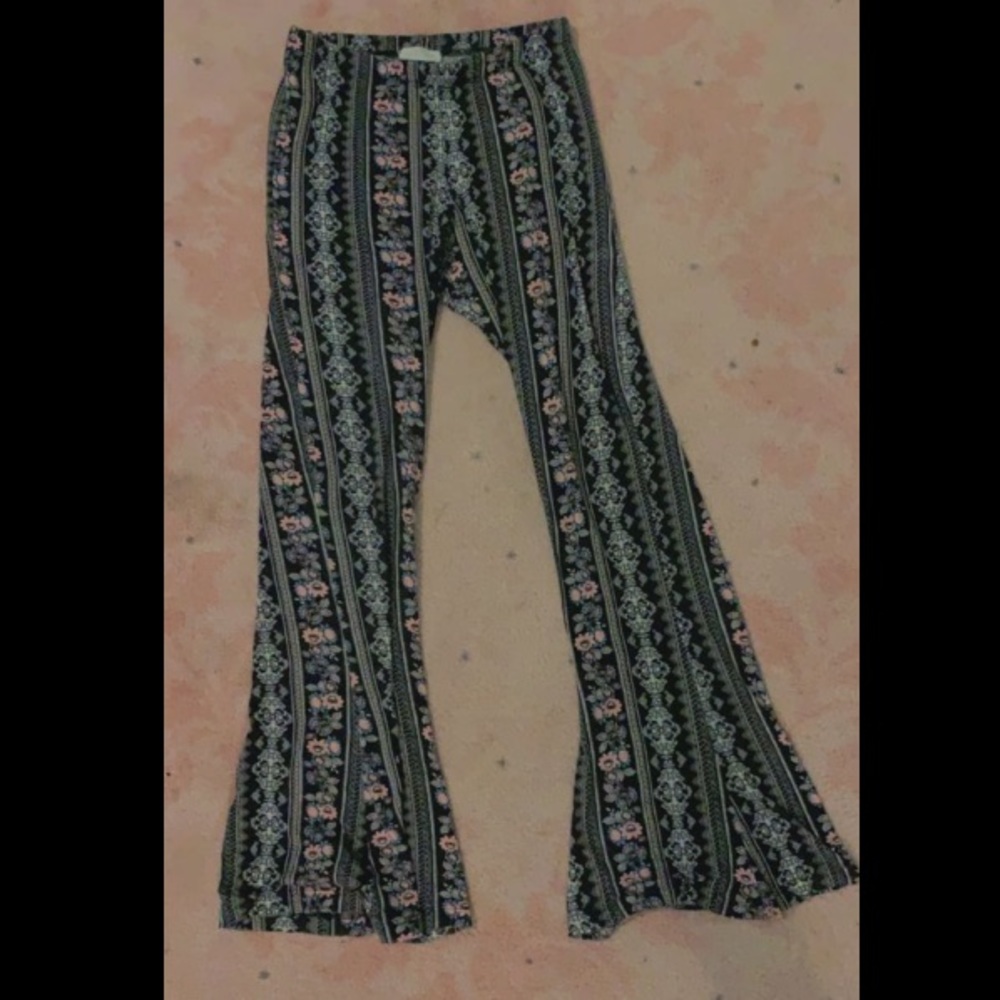 ★ FULL TILT Floral Flare Pants★
